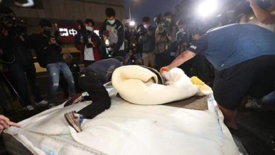 明星抠门大赏：开房逃单、分手切肥皂、蹭饭30年、借澳元还人民币