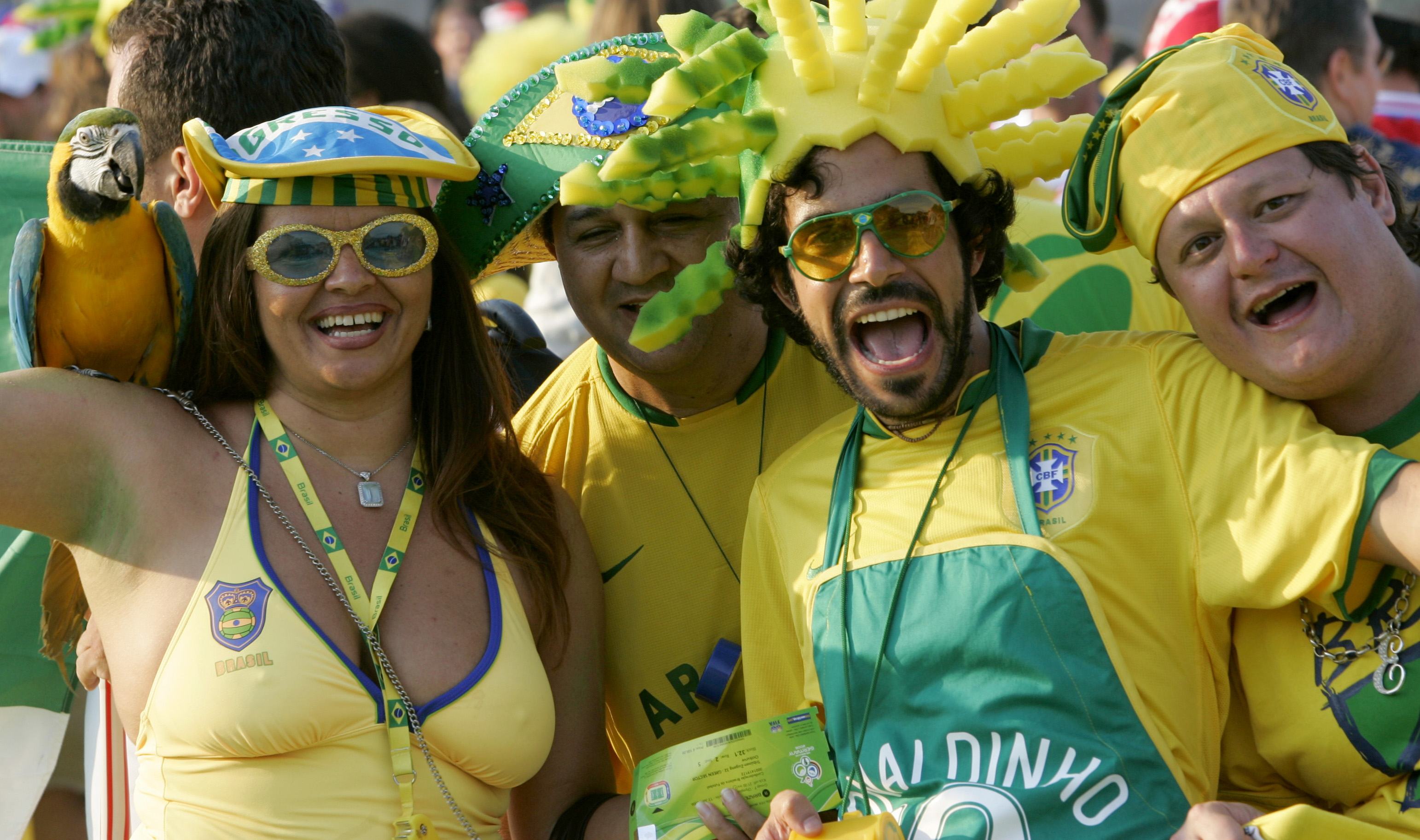 世界杯球迷争奇斗艳,欧洲杯决赛球迷帽子