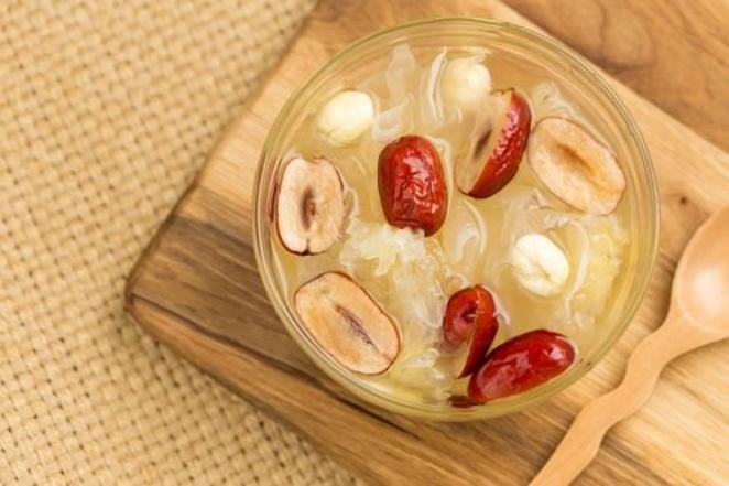 抬头纹很重做什么动作减小,40岁抬头纹突然加深是怎么回事