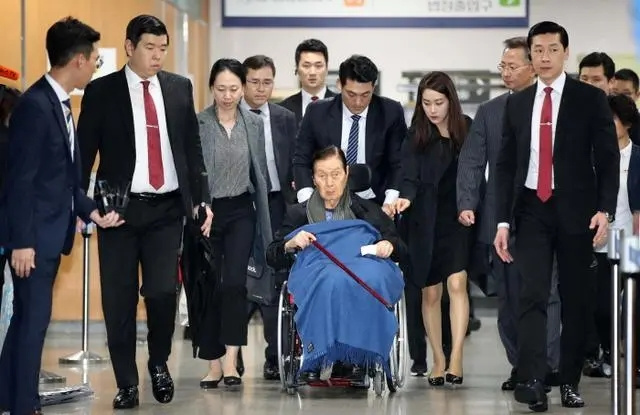 辛格浩：白手起家赚千亿，89岁还让26岁女星服务，95岁迎牢狱之灾