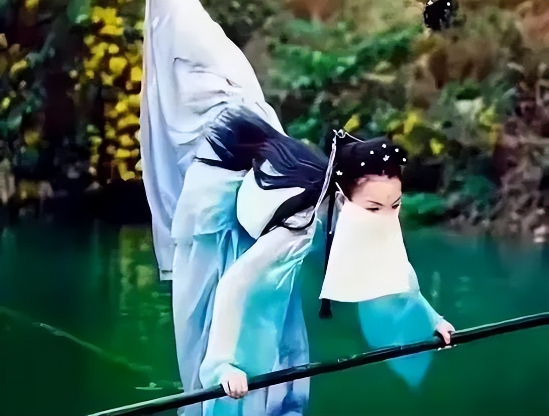 贵州女孩轻功水上漂,贵州女孩练水上漂