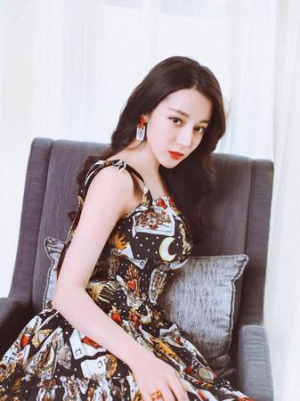 “亚洲第一美胸”*思敏杨**：从住豪宅到开拉面馆，胸怀大志笑对人生