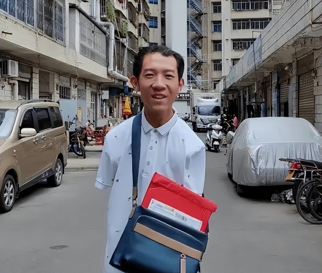 无臂男孩彭超高考,四川无臂青年彭超是哪个高中的