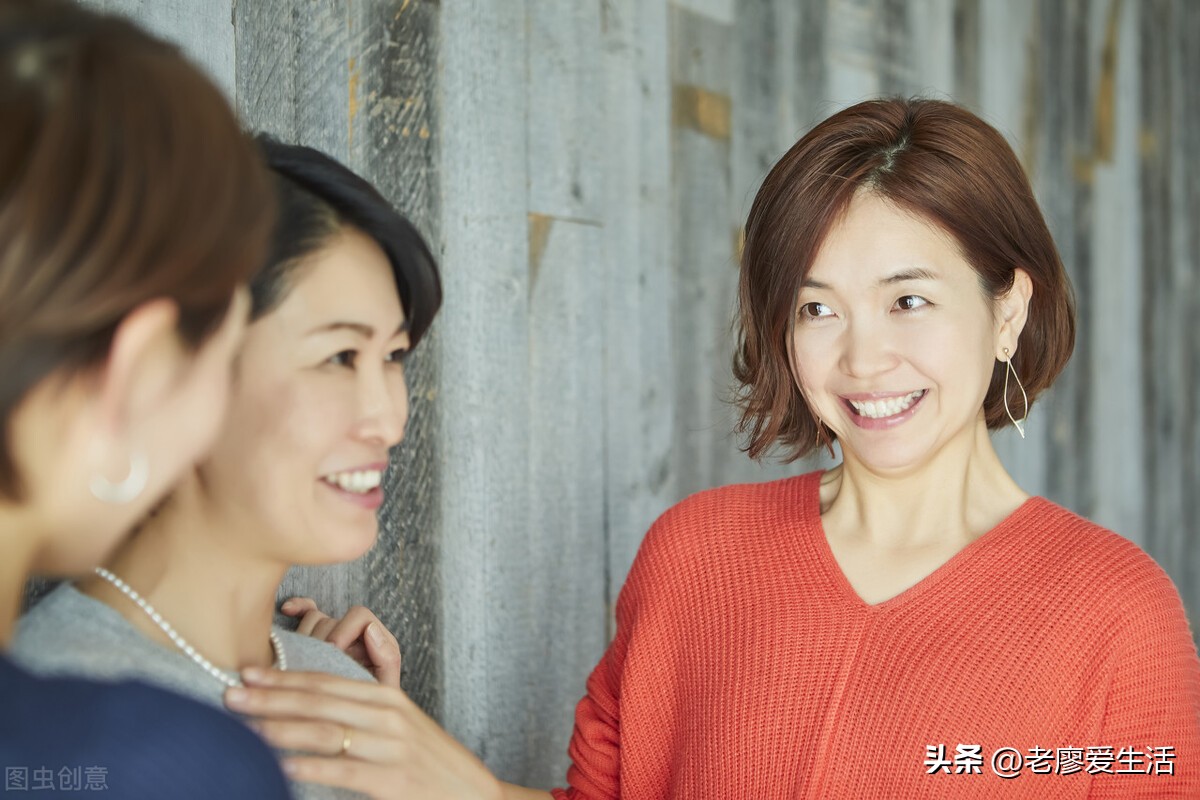 如何面对气场强大的人,遇到气场强大的人就心虚了