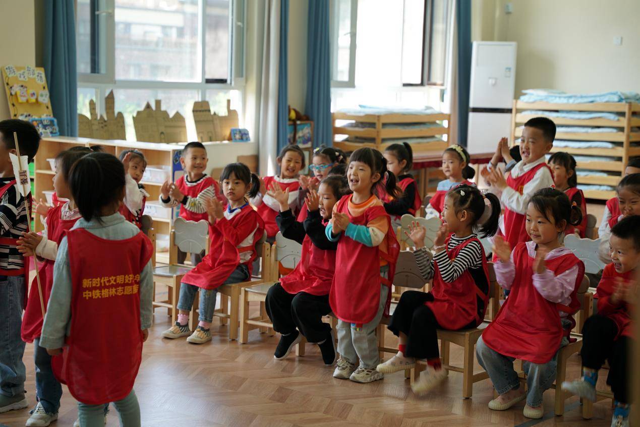 幼儿园垃圾分类家园互动实践活动,浅谈幼儿园垃圾分类教育