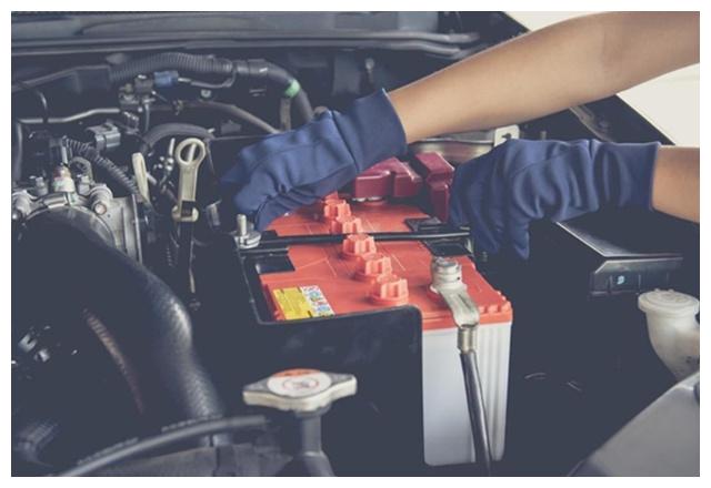 蓄电池维护与保养的重要性,免维护蓄电池和铅酸电池使用寿命