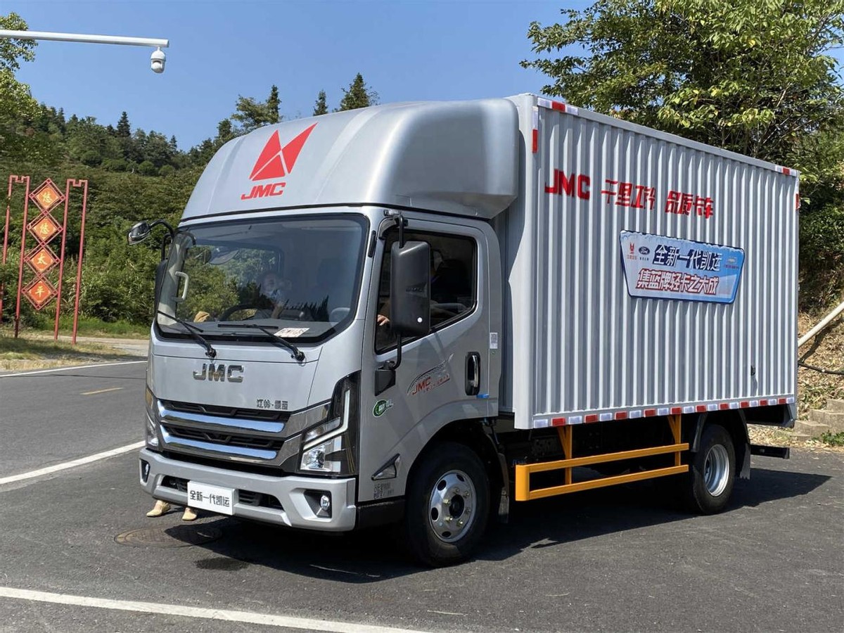 更轻更省，试驾江铃全新凯运，标杆级轻卡到底强在哪里？