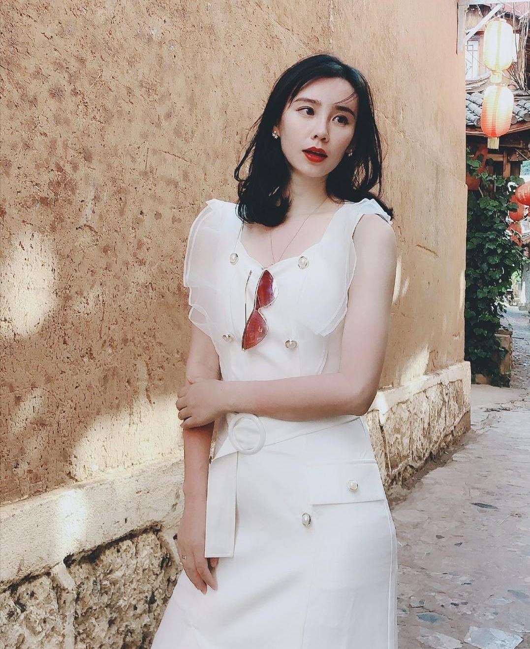 国足太太团斗艳美如画,国足太太团真实身材