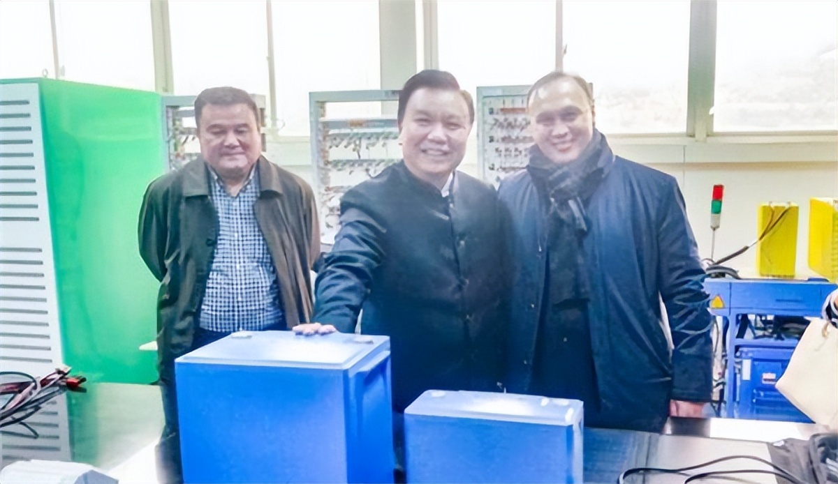 钟馨稼生产的电池品牌,电池大王钟馨稼回来了