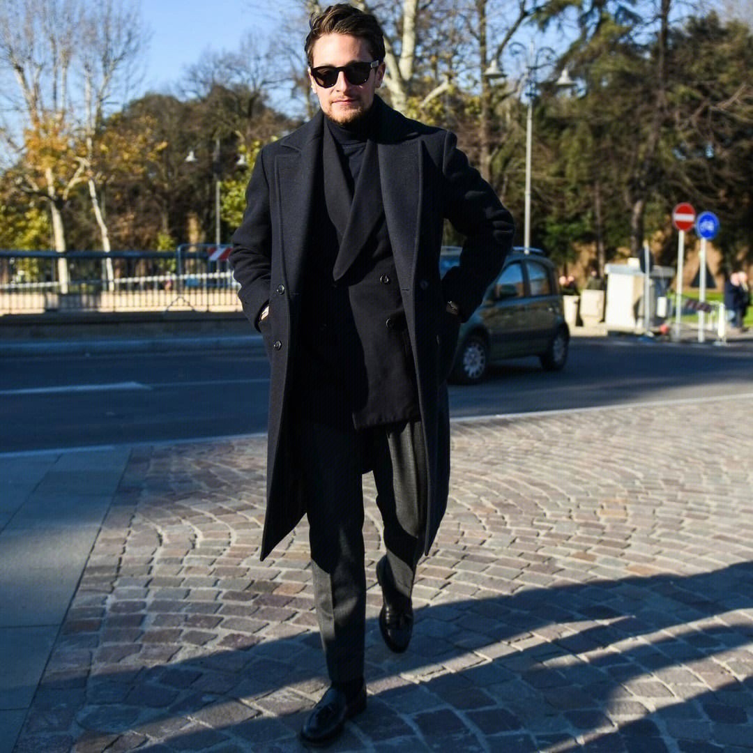 黄色成熟的毛呢大衣搭配,男人要想穿得酷