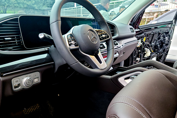 奔驰gle改英国之宝音响,奔驰gle升级音响