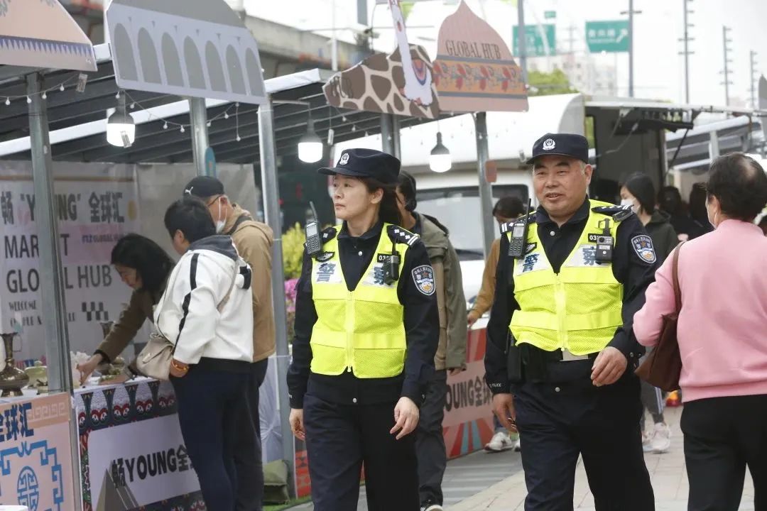 【节日我在岗】“五一”燃旺烟火气，网红大学路背后的“平安密码”