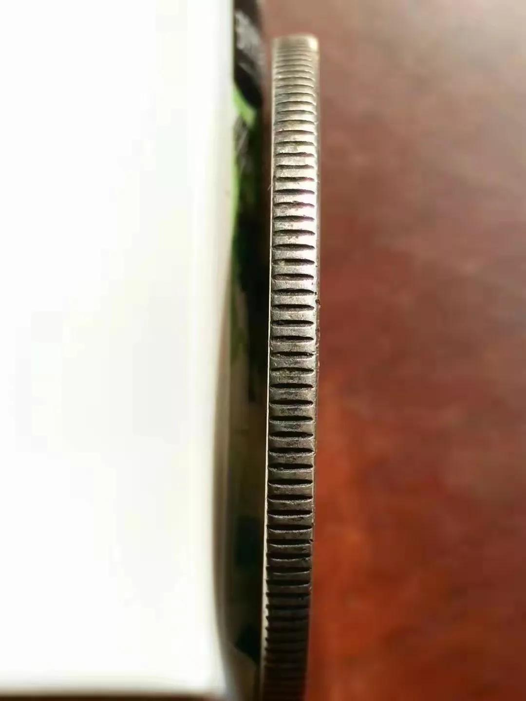 爷爷奶奶给的银元,挖出去世的爷爷藏的银元