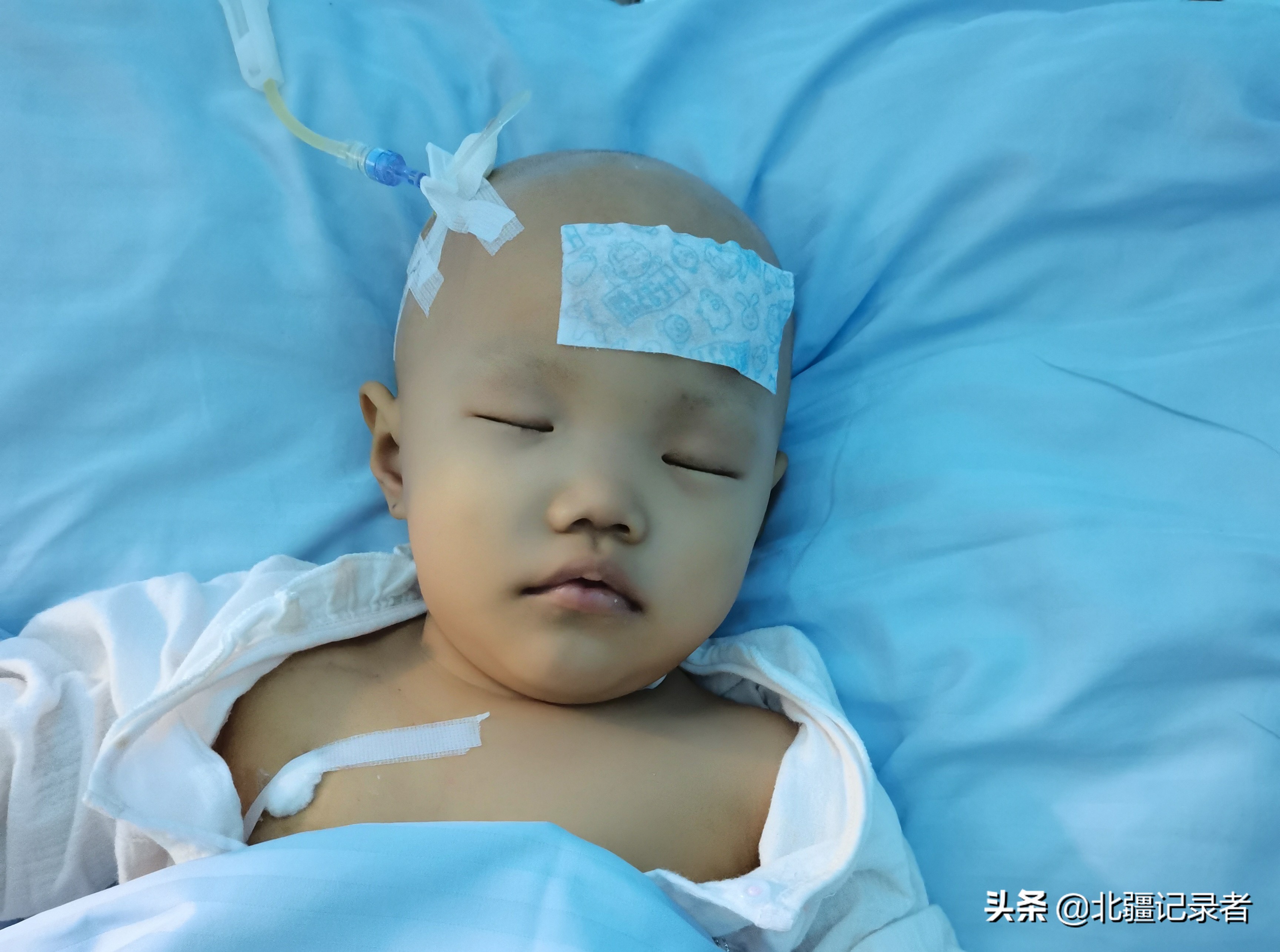 呆萌可爱的小女婴,一岁女婴可爱