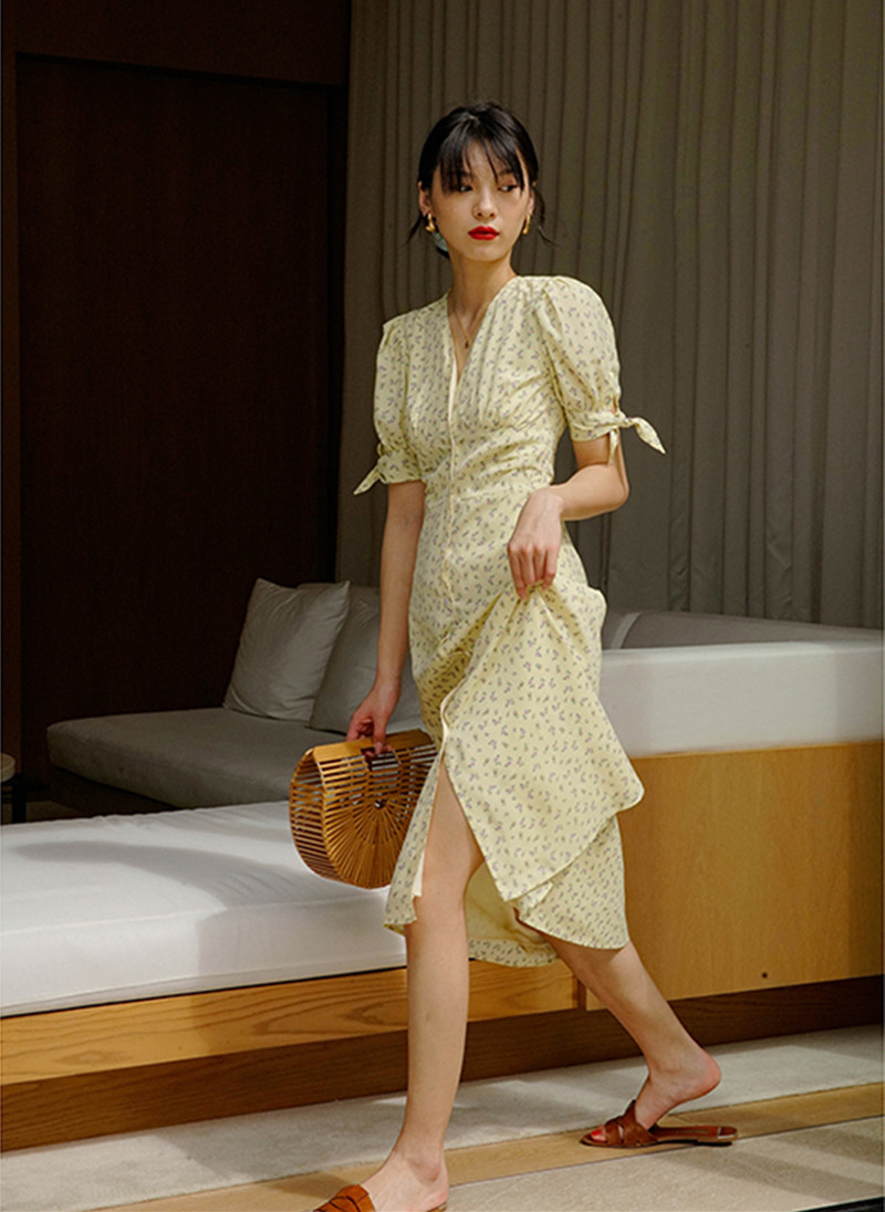 今年流行的这4条裙子时髦又洋气,高级感碎花裙今年最爆款的裙子