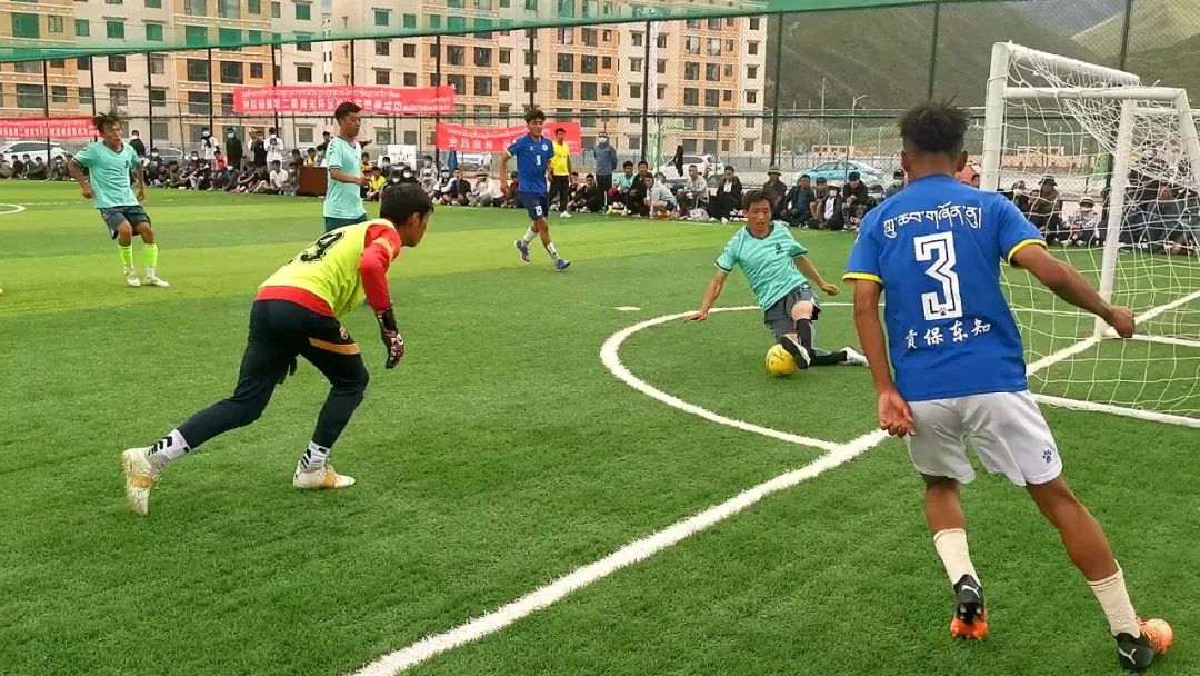 足球邀请赛激情开赛,快乐周末足球赛