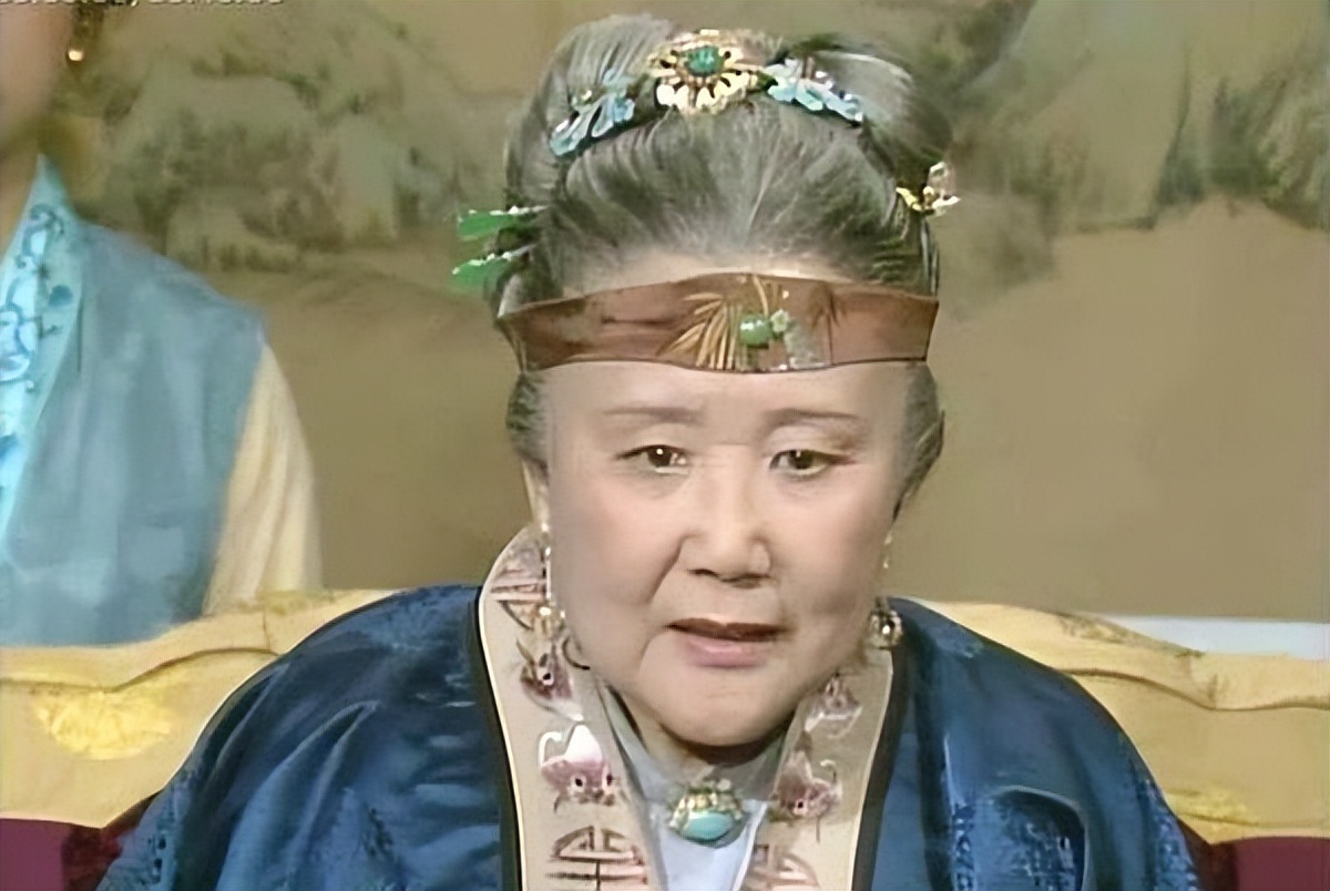 在欧洲，被视为王室象征的皮草，其实在红楼梦中，还很常见