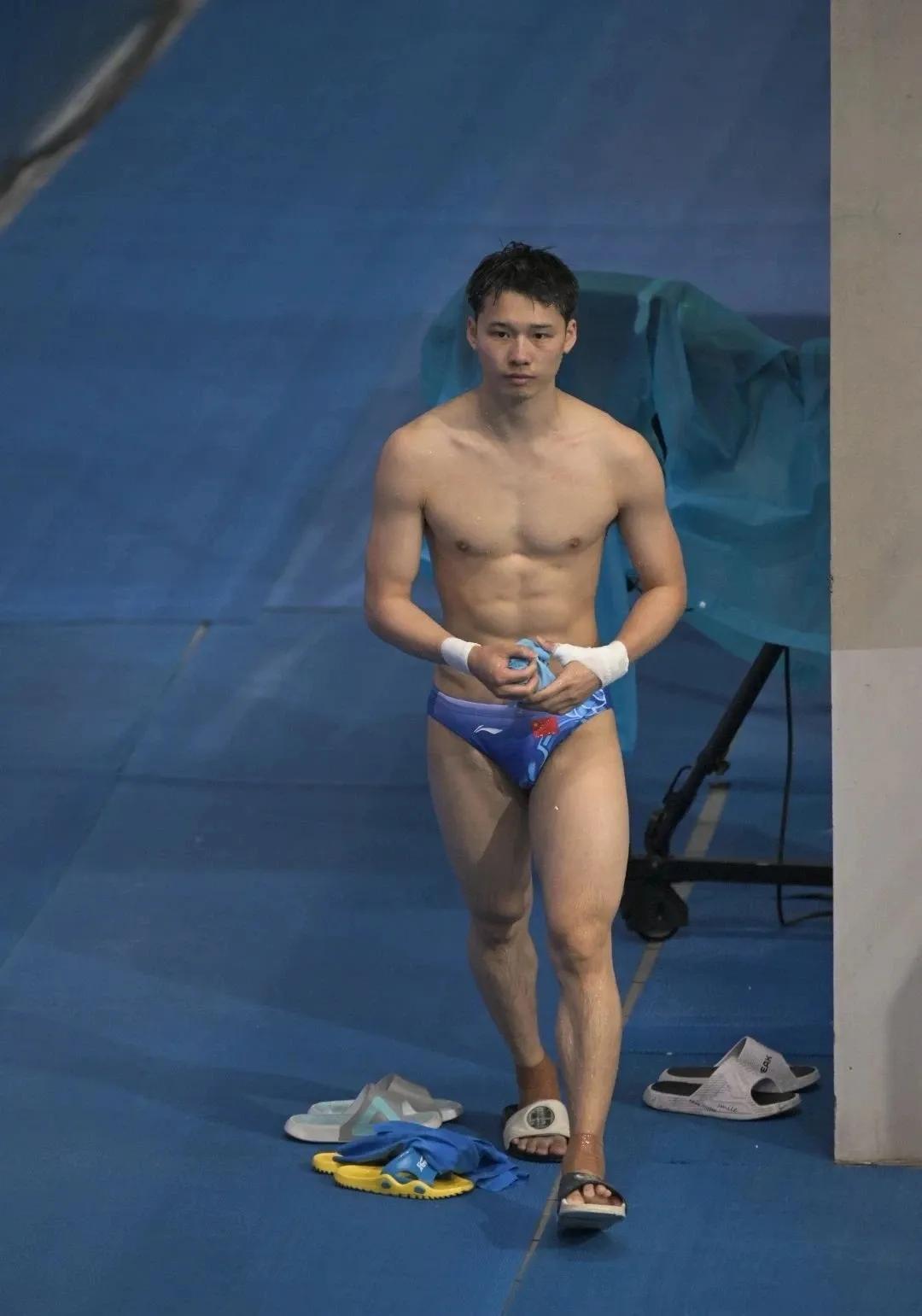 陈艾森双人默契跳水,陈艾森跳水队腹肌