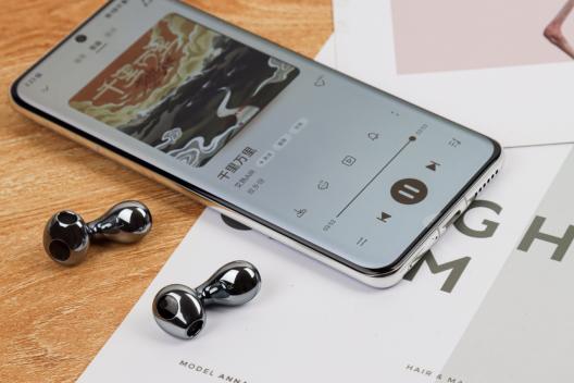 华为FreeBuds5体验评测：“水滴”造型不负澎湃好音质！