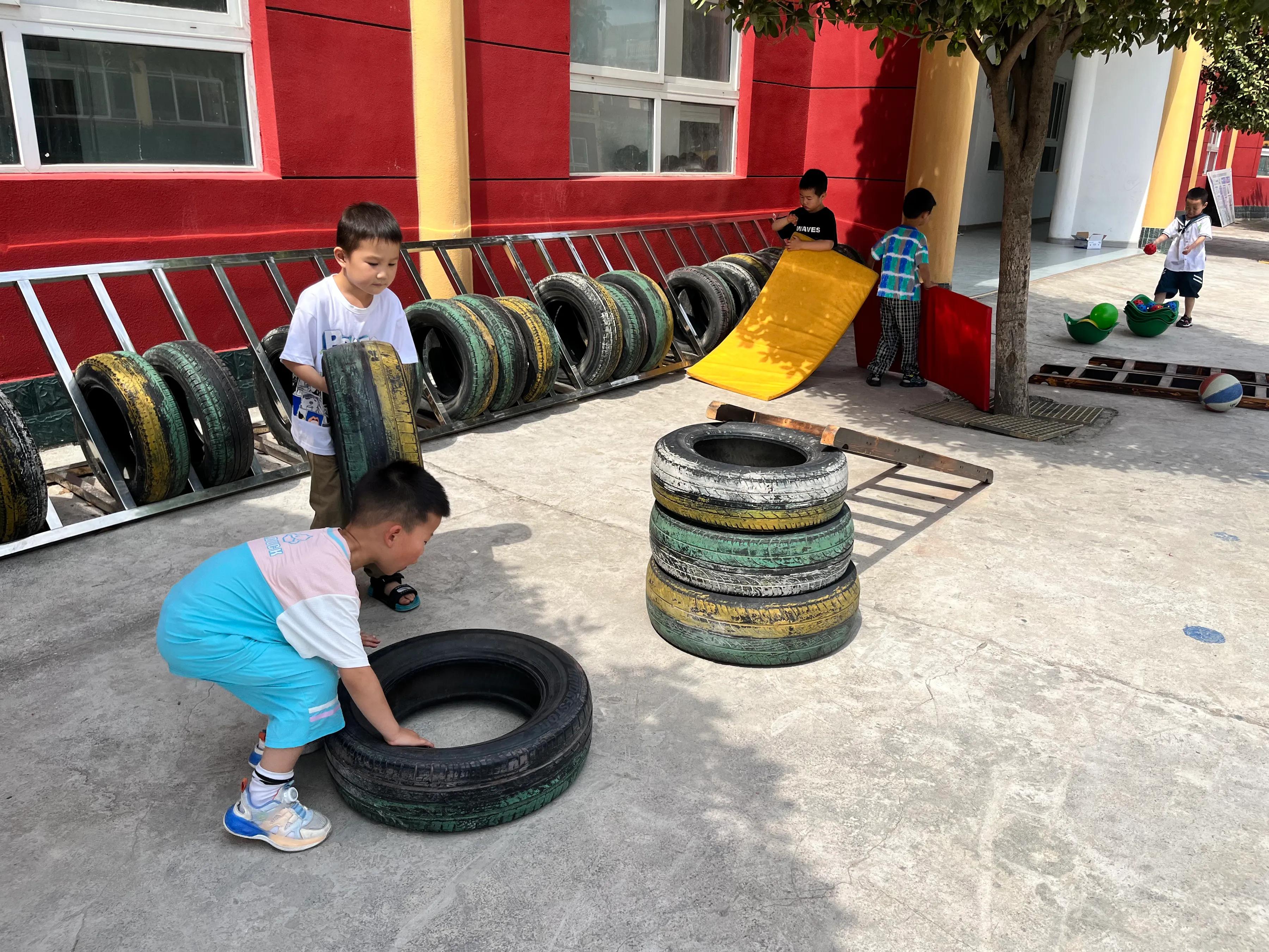 老虎出洞幼儿园户外游戏,幼儿奇妙游戏