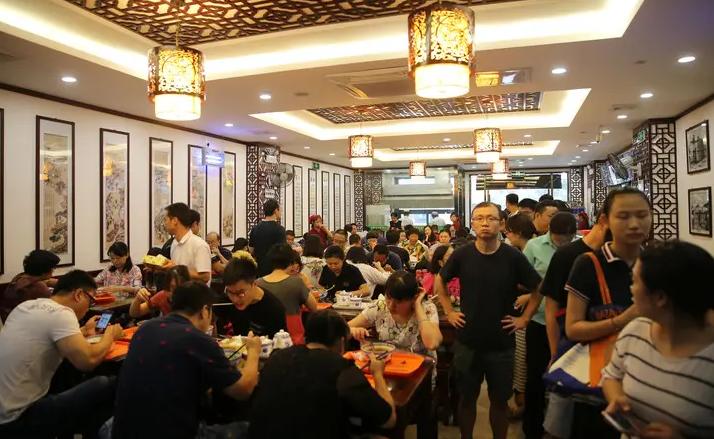 一个青年开拉面店一年挣140万,开拉面馆一年挣140万