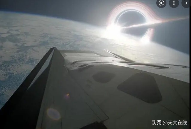 这些云居然可以与黑洞共存，到底是怎样的云？和地球上的一样吗？