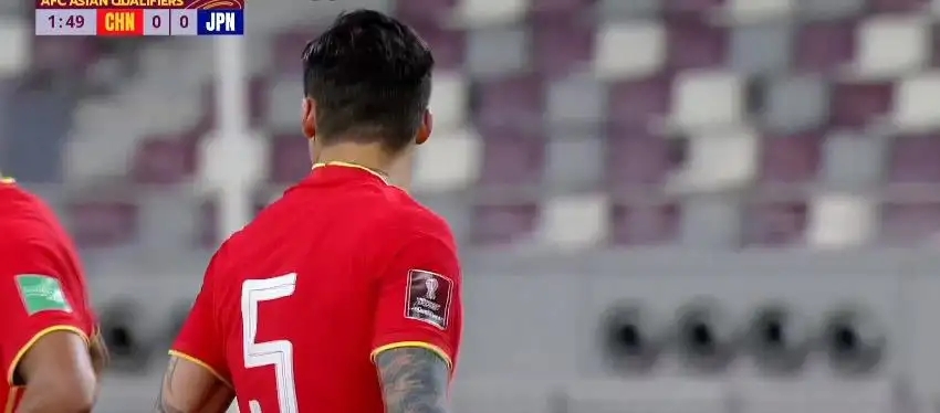 国足遭重创绝对主力受伤换人了吗,国足受伤名单