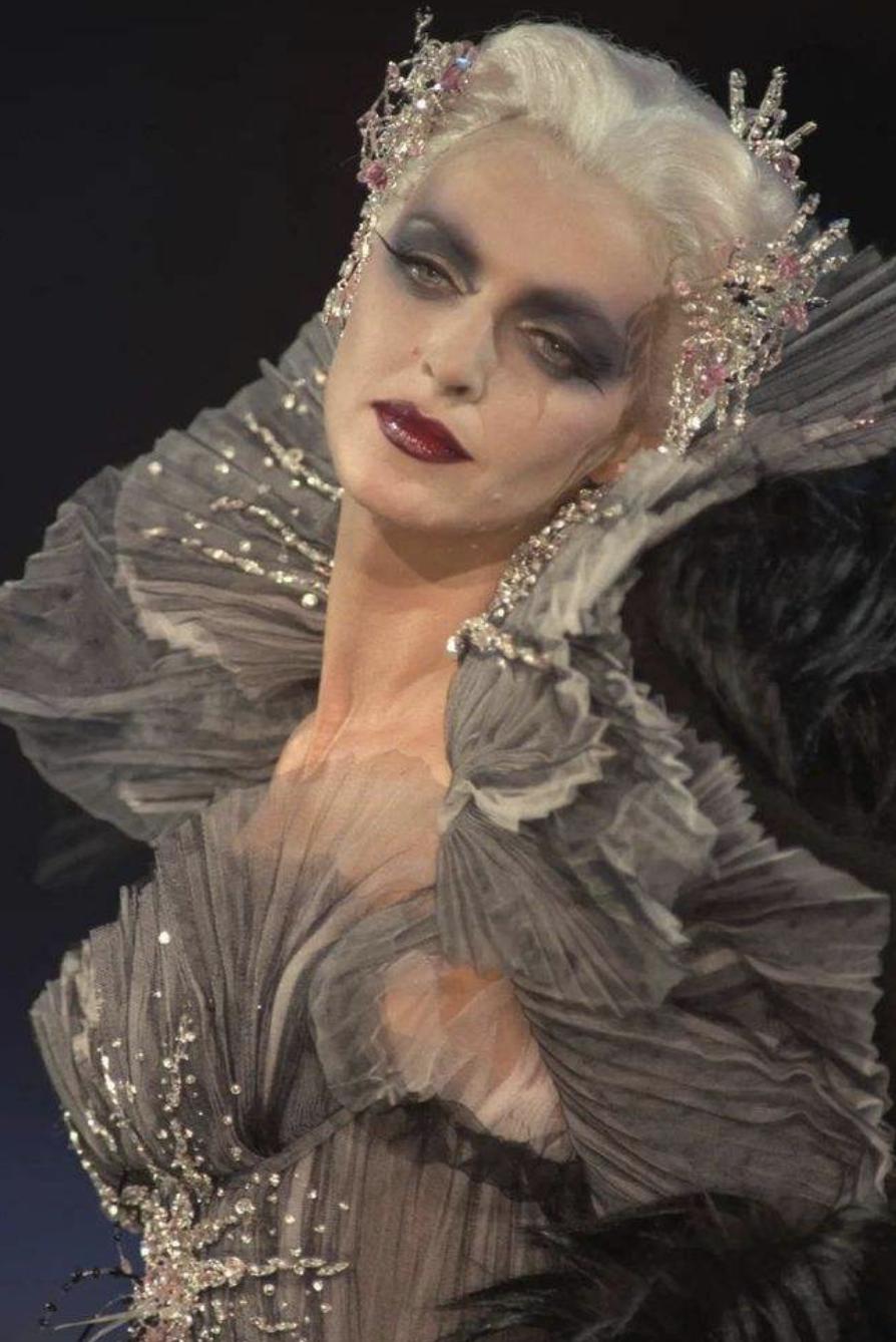 BLACKPINK全员上身的品牌究竟什么来头？