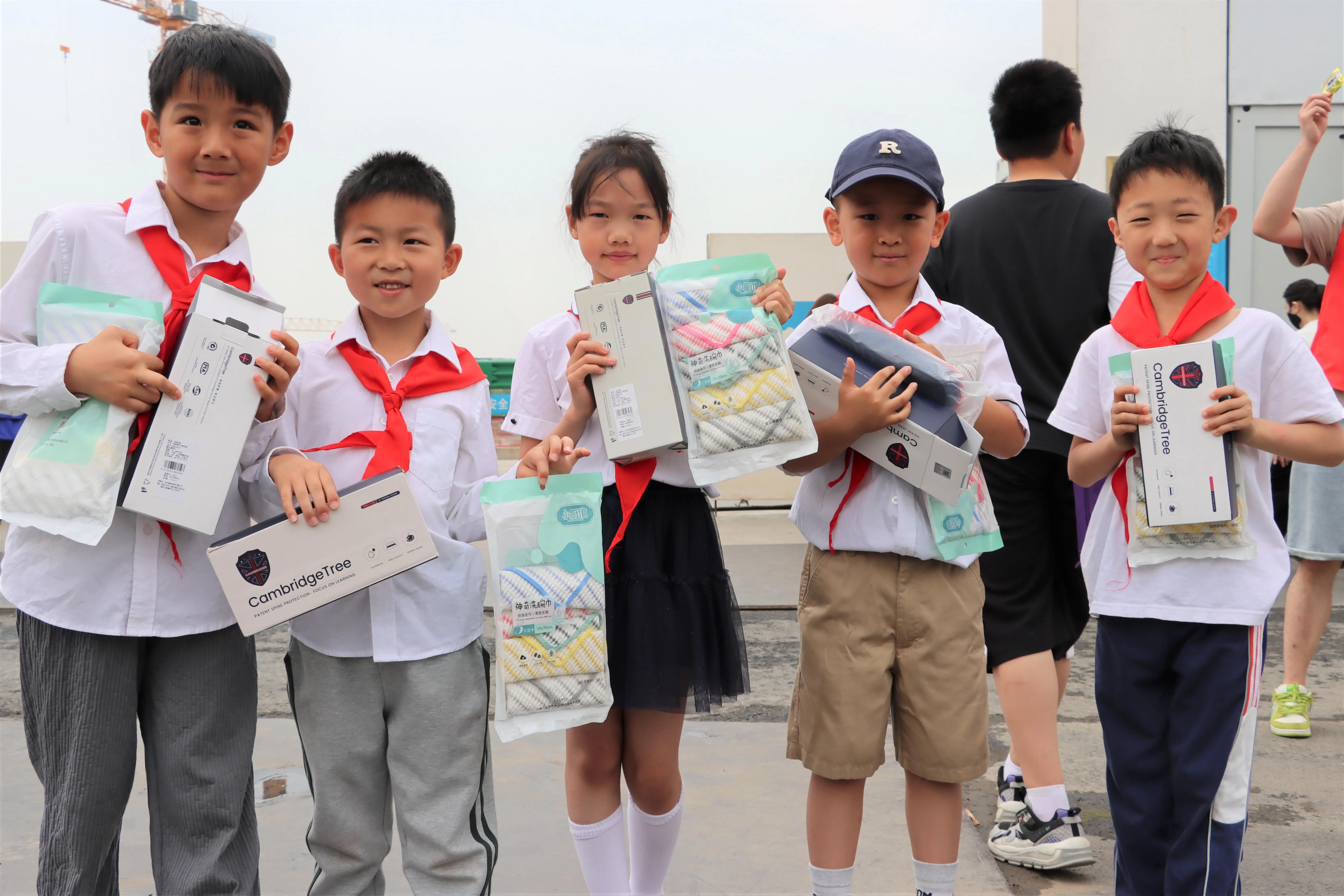 南京建邺区江心洲洲岛红园社区成立“小红鹰”少年志愿者先锋队