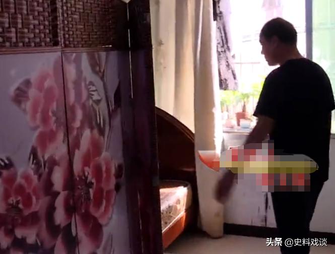 湖南一男子年后返乡和妻子告别,男子外出打工一年偷偷回一次家