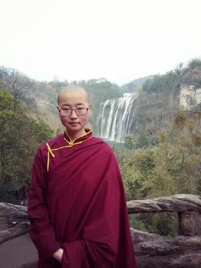 山东女孩才貌双全，一本大学毕业，为何选择出家当尼姑？