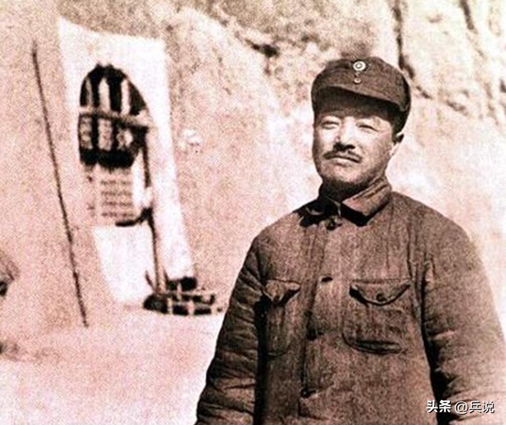 1955年授衔，陈赓闷闷不乐，贺龙安慰：是想老战友了吧