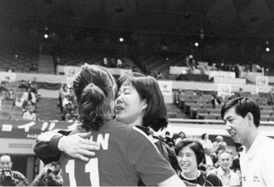 铁榔头郎平扣球,女排虽败铁榔头郎平一生更佳