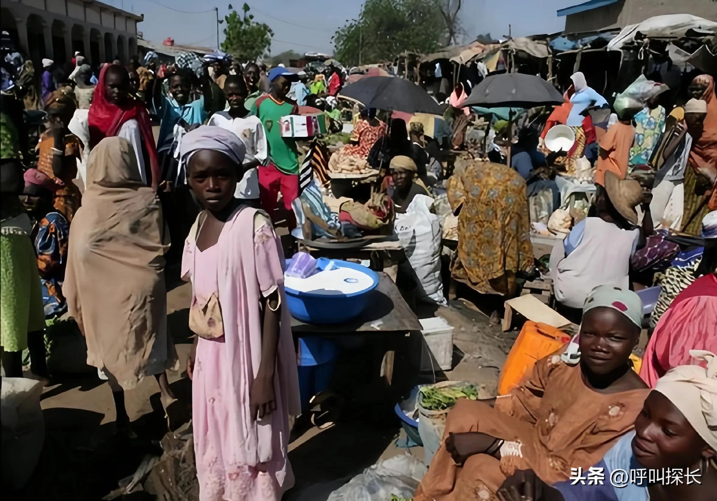 比浙江义乌还牛？钱论斤?本国人：不！我们用推车