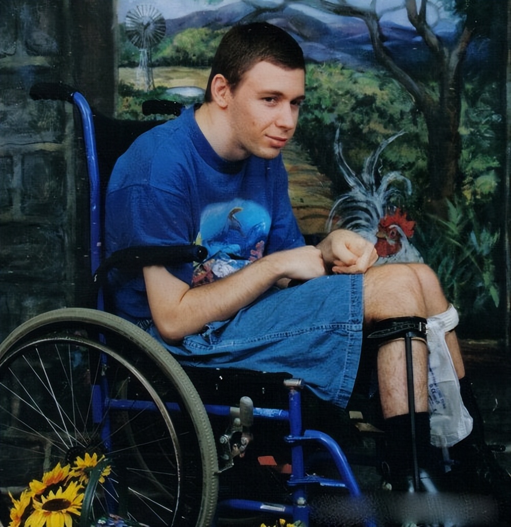 南非13岁男孩失语虐待儿童事件,南非男孩昏睡13年遭护工非人虐待