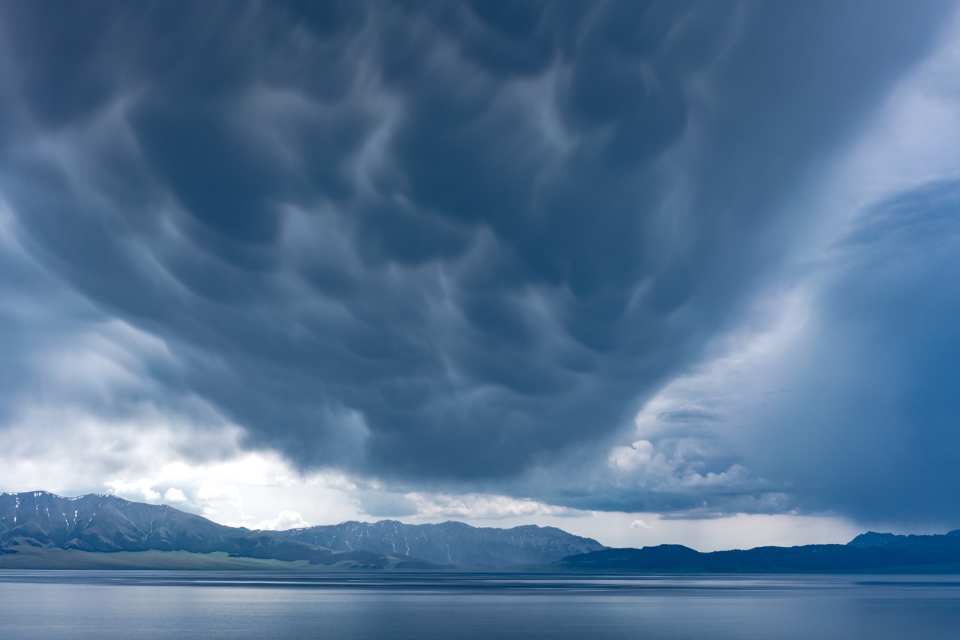 去新疆发现伊犁的美,世界之美尽在伊犁