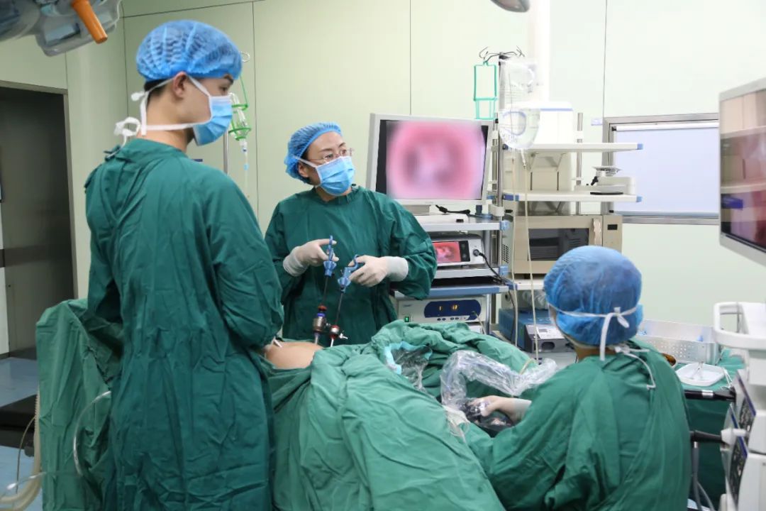 宫、腹腔镜联合手术，一次性解决两大难题！