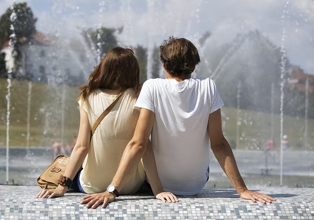 人体润滑剂，对女性伤害大还是对男性？能长期用吗？听医生怎么说