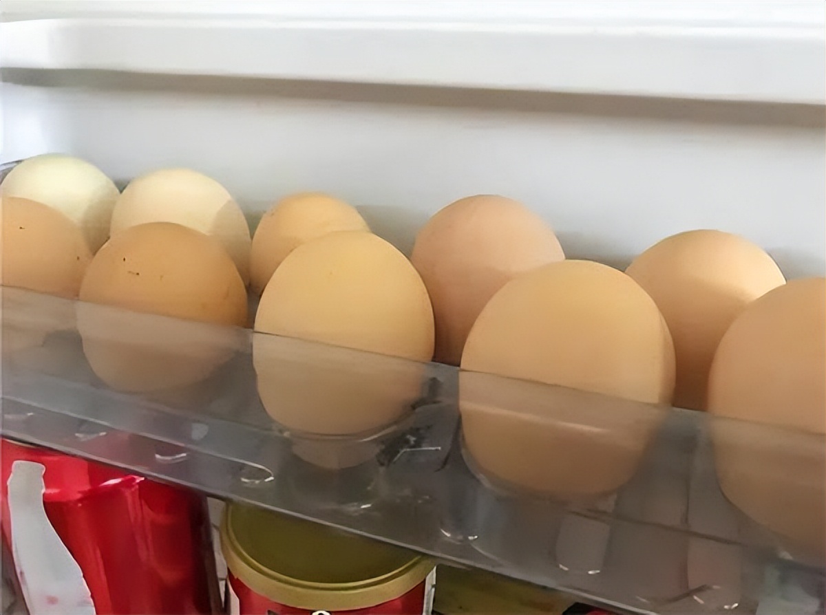 超市买的鸡蛋放冰箱里,超市买的鸡蛋放了一个月还能吃吗