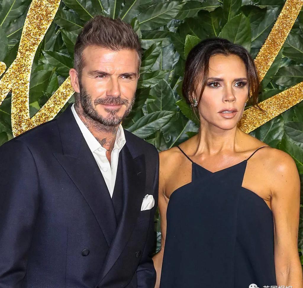 贝嫂狂晒48岁小贝半裸翘臀照，全球网友狂欢：谢嫂子带看男菩萨！