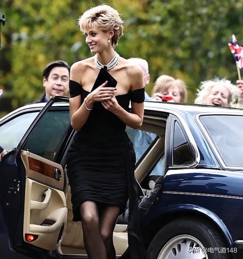 elizabethdebicki鑴稿瀷鍥剧墖,elizabethdebicki澶氶珮