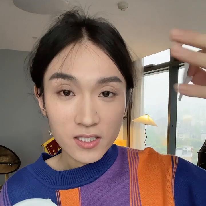 前胸后背腿上长包包,后背长了好多小包包