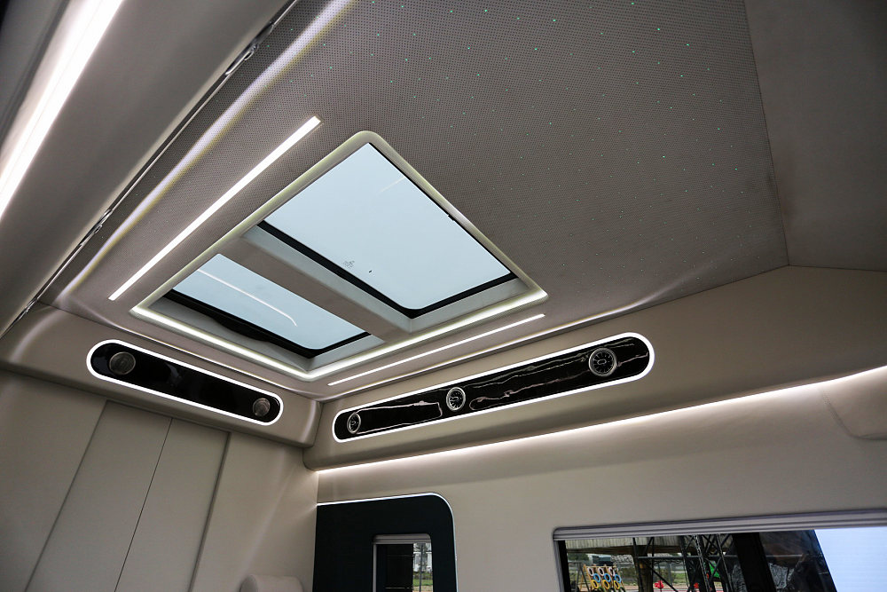 上汽大通房车新款房车,2.5米高上汽大通纯电科技智能房车