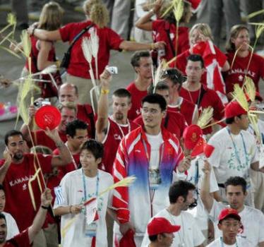 篮球巨人姚明近况,篮球队员姚明夫妻照