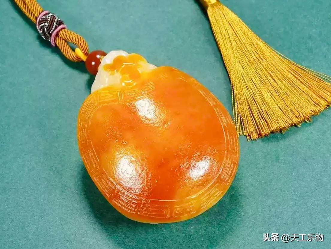 和田玉黄沁籽料大师玉雕极品图片,1200克的和田玉籽料黄沁多少钱