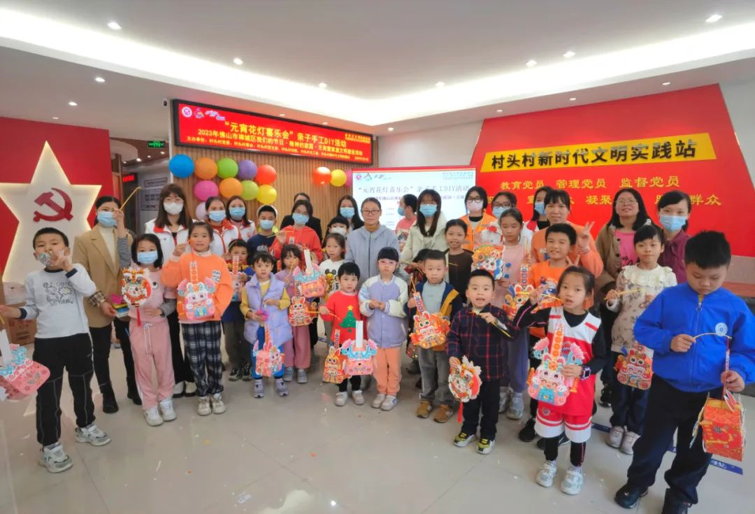 妇女姐妹秀巧手自制花灯闹元宵,闹元宵手工作品龙年