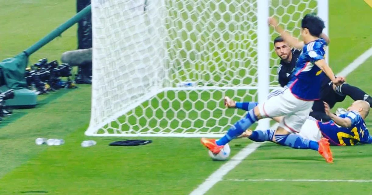 西班牙输日本1.88毫米——到底出没出界?这是一个角度问题