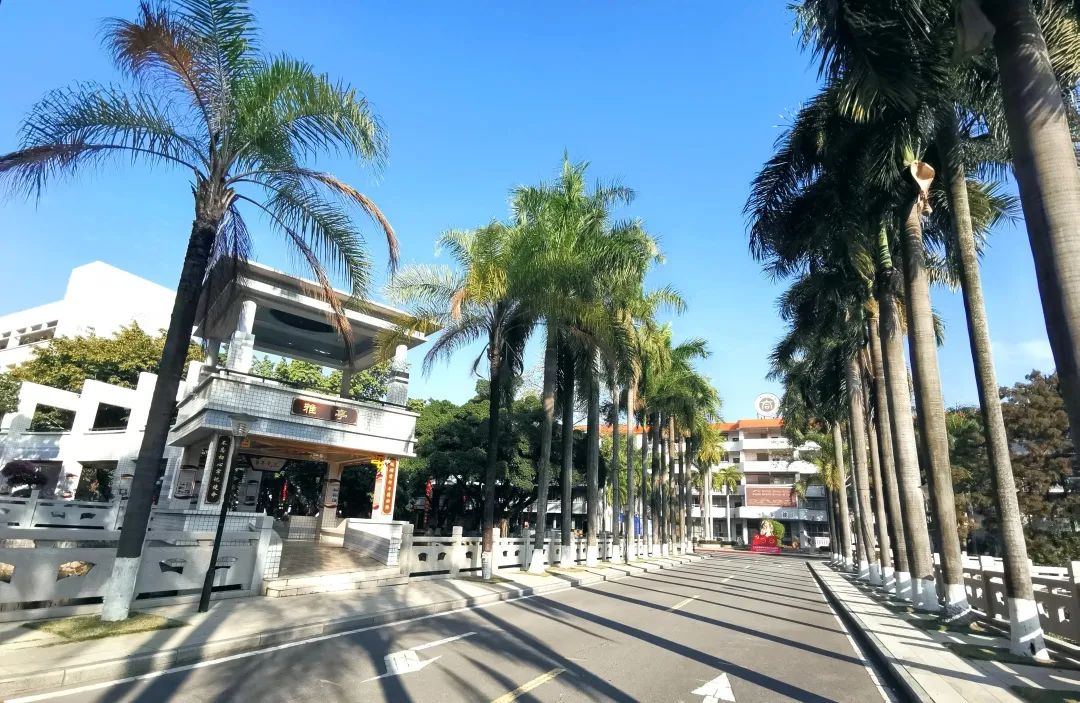 “敬畏课堂”：广州大同中学的课改坚持