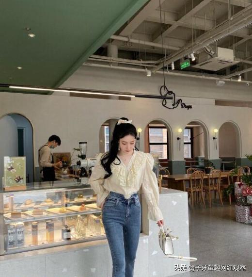 芸溪：因颜值如仙女下凡，被称“绝世佳人”,却夺来路人异样目光