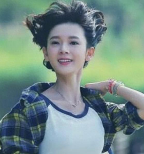 明星烤瓷牙发黑,明星烤瓷牙牙齿磨小后照片